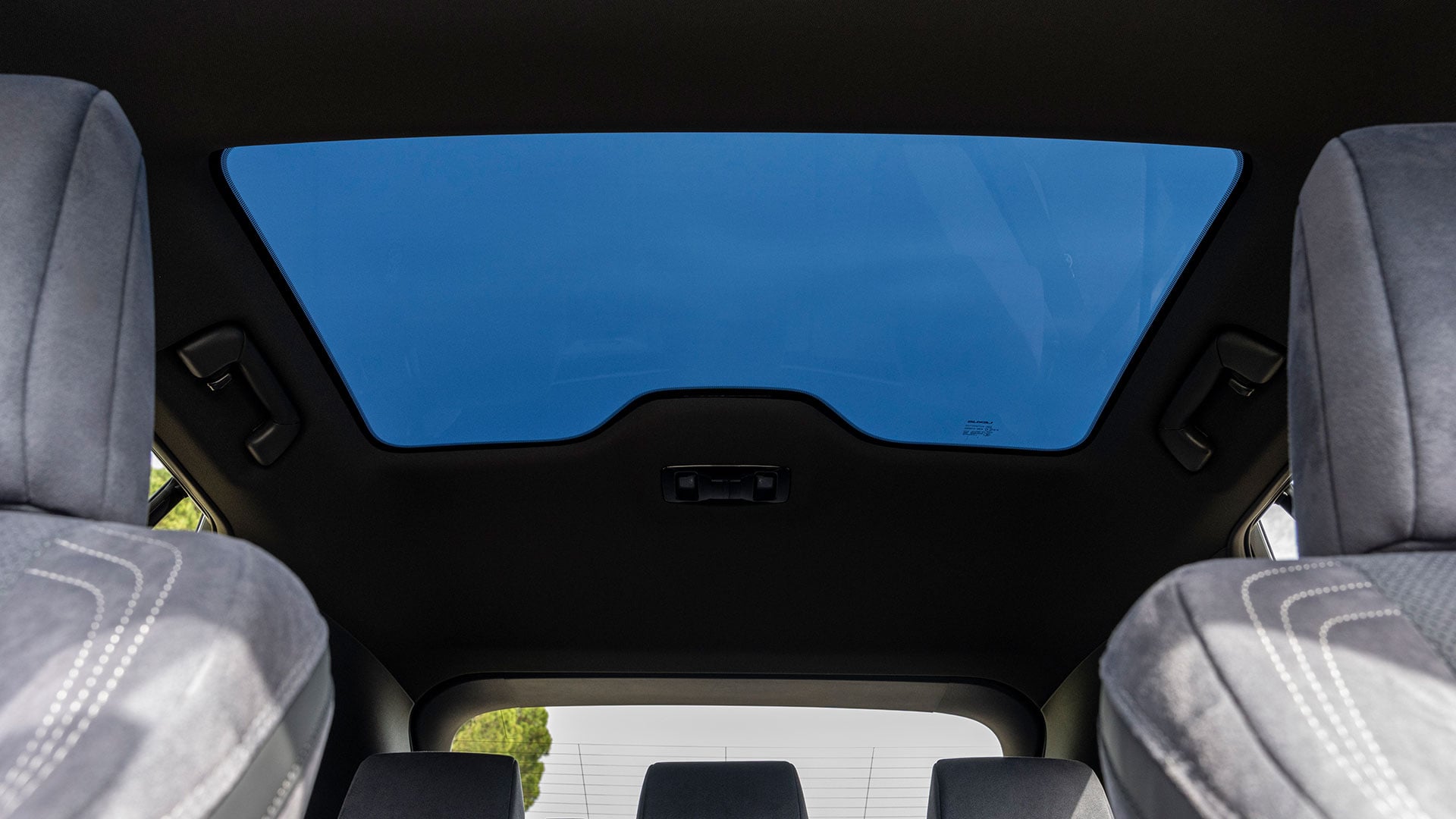 Lexus RZ panoramic roof in dark-dimming blue glass mode