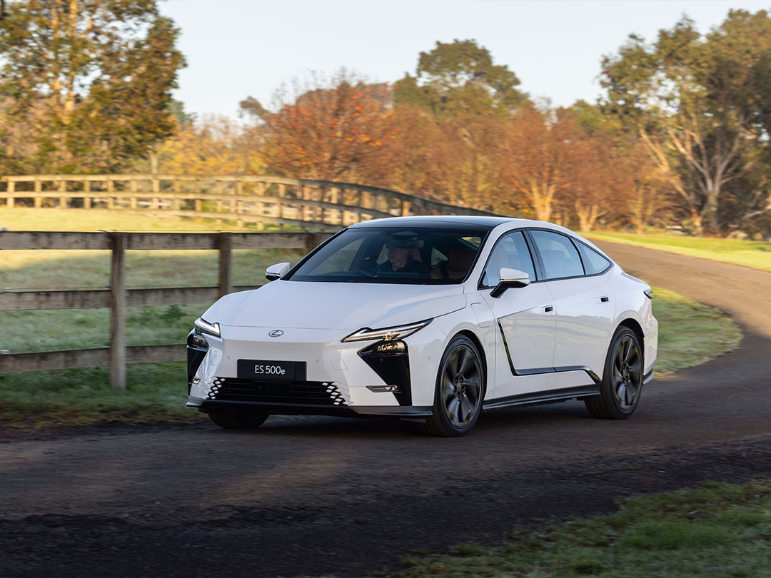 ES 500e driving on country road